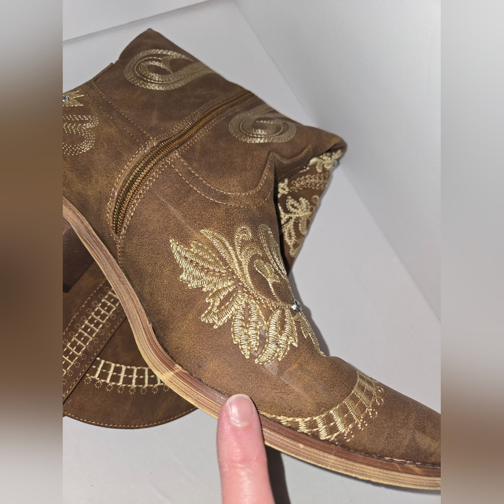 Women's sz 12 Brown Embroidered Western Boots with Rhinestones - Picture 8 of 13